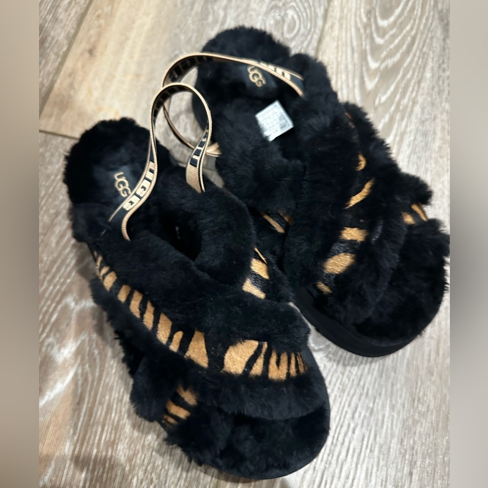 UGG cross slides